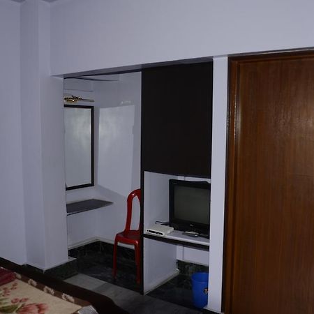 Kim Lawn Guest House Колката Екстериор снимка