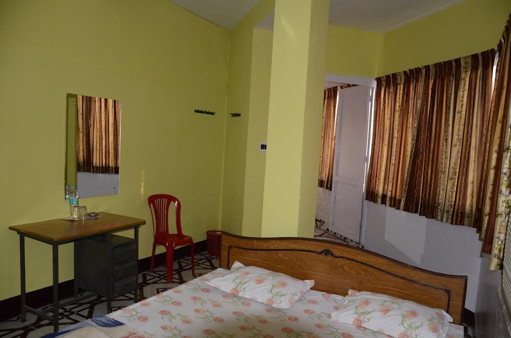 Kim Lawn Guest House Колката Екстериор снимка