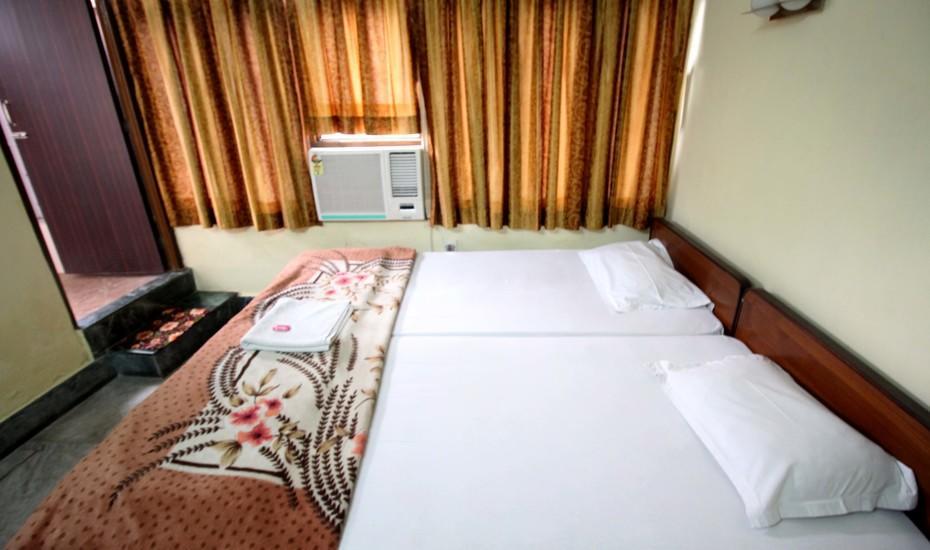 Kim Lawn Guest House Колката Екстериор снимка
