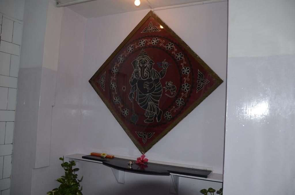 Kim Lawn Guest House Колката Екстериор снимка