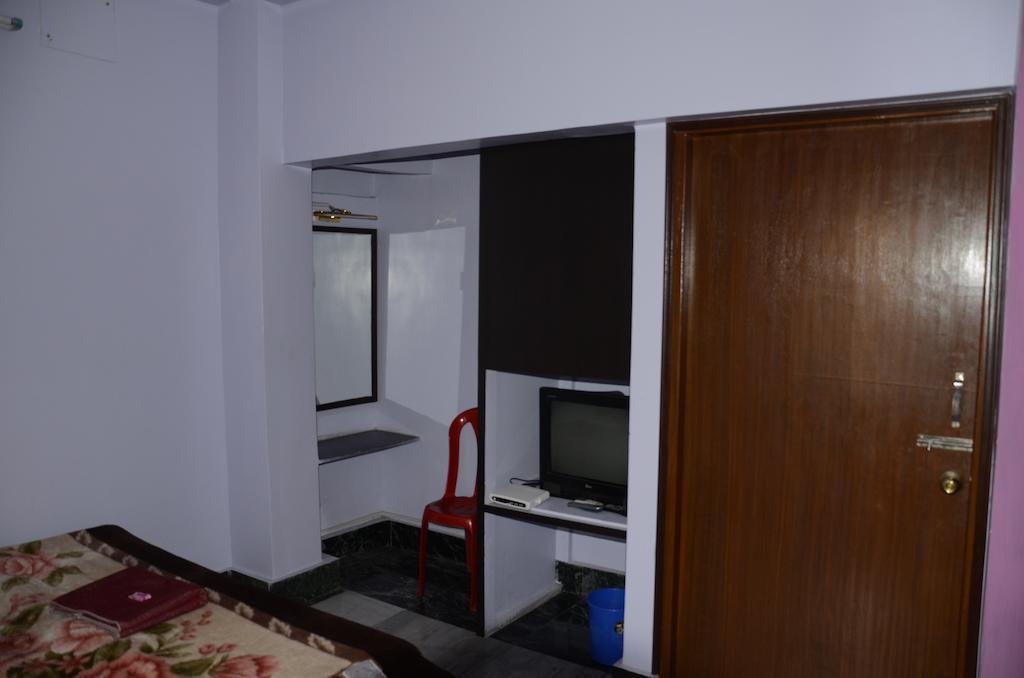 Kim Lawn Guest House Колката Екстериор снимка