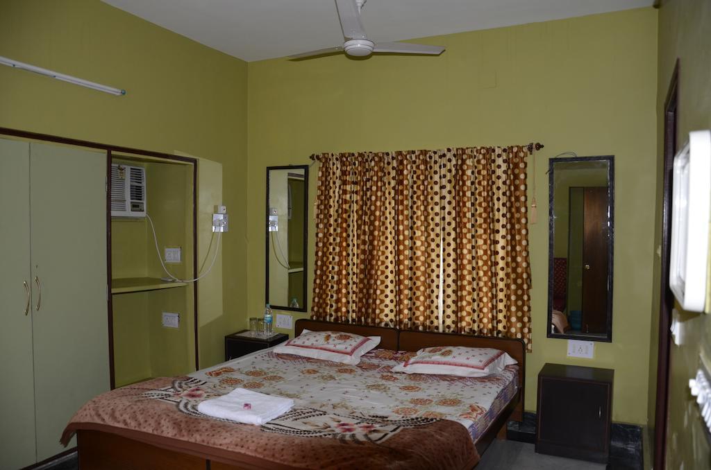 Kim Lawn Guest House Колката Стая снимка
