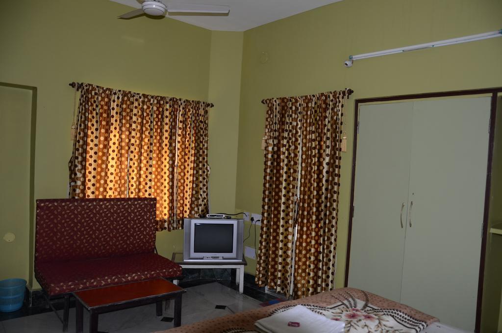 Kim Lawn Guest House Колката Стая снимка
