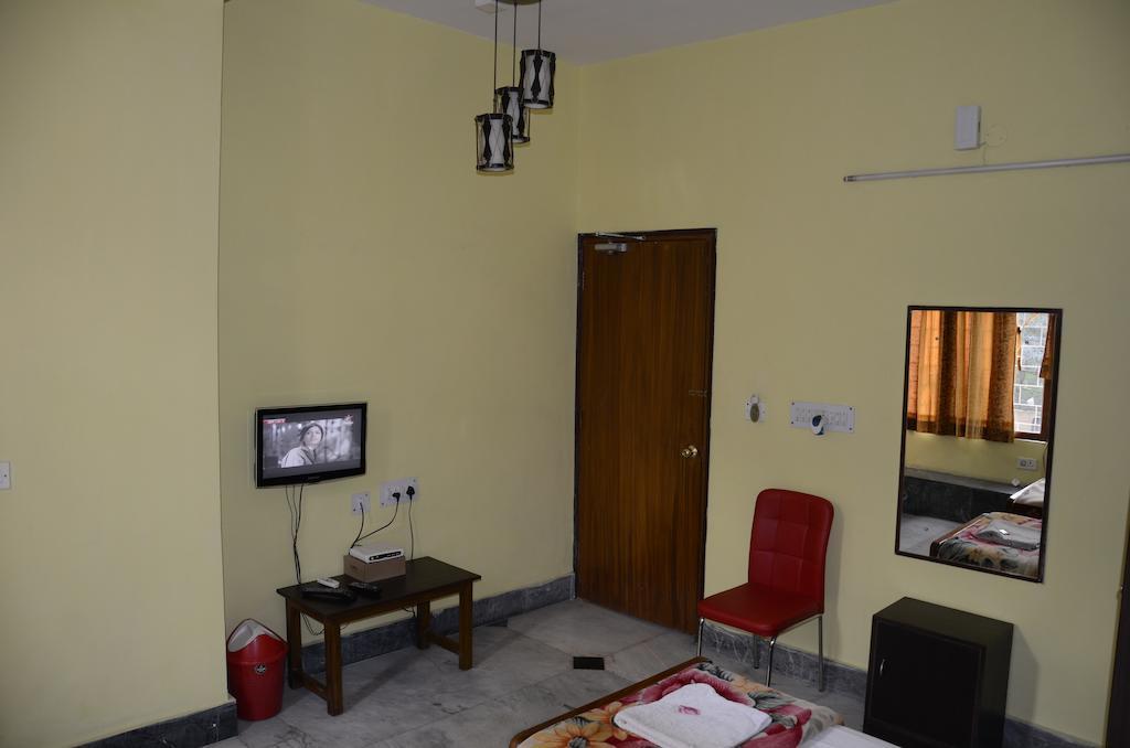 Kim Lawn Guest House Колката Екстериор снимка